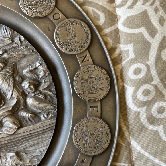Bicentennial Commemorative Pewter Plate, We Are One Crossing the Delware - Picture 7 of 9